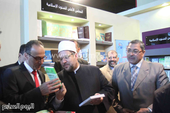1 (6)محمد مختار جمعة  معرض الكتاب  وزير الاوقاف   مجانية  كتب الوسطية   لنشر الوسطية الوسطية والاعتدال