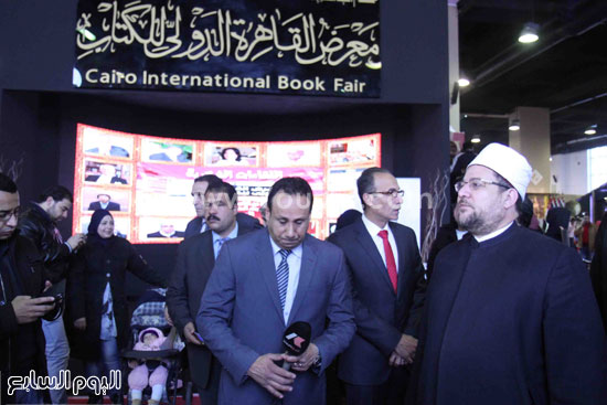 1 (27)محمد مختار جمعة  معرض الكتاب  وزير الاوقاف   مجانية  كتب الوسطية   لنشر الوسطية الوسطية والاعتدال