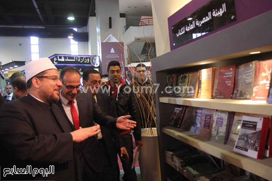 1 (31)محمد مختار جمعة  معرض الكتاب  وزير الاوقاف   مجانية  كتب الوسطية   لنشر الوسطية الوسطية والاعتدال