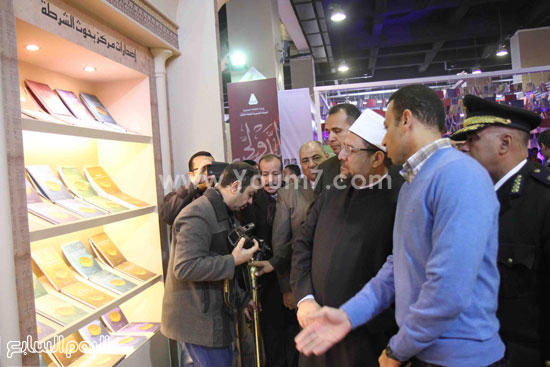 1 (38)محمد مختار جمعة  معرض الكتاب  وزير الاوقاف   مجانية  كتب الوسطية   لنشر الوسطية الوسطية والاعتدال