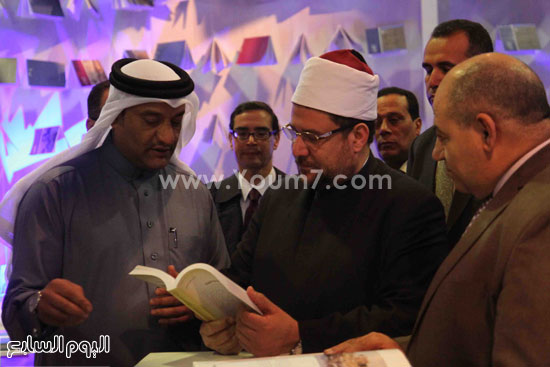 1 (43)محمد مختار جمعة  معرض الكتاب  وزير الاوقاف   مجانية  كتب الوسطية   لنشر الوسطية الوسطية والاعتدال