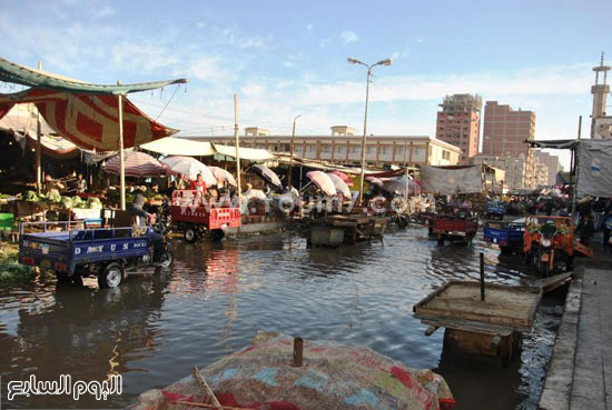 مياه الصرف الصحى تغرق شوارع السوق -اليوم السابع -1 -2016