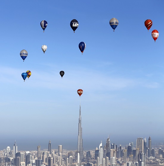 البالونات تحلق فى سماء دبي فى دورة الألعاب العالمية للطيران -اليوم السابع -12 -2015
