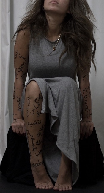 فتاة استجابت لحملة الثورة بالكتابة على الجسد -اليوم السابع -12 -2015