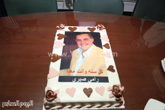 رامى صبرى يفاجئ محسن جابر بـ تورتة فى عيد ميلاده اليوم السابع