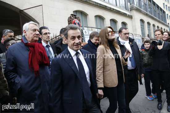نيكولا ساركوزى وزوجته يصلان أحد مراكز الاقتراع فى باريس -اليوم السابع -12 -2015
