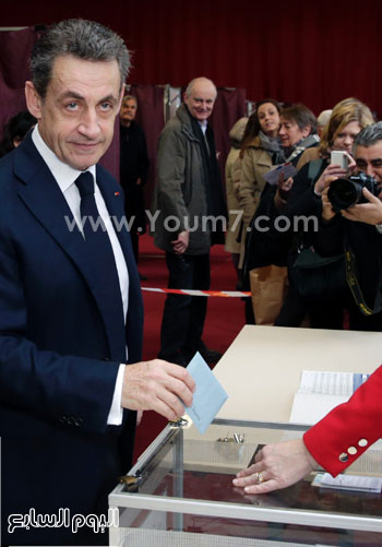 ساركوزى يدلى بصوته فى الانتخابات المحلية الفرنسية -اليوم السابع -12 -2015