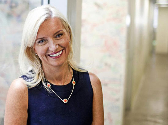 كارولين إيفرسون نائبة رئيس فيس بوك لبرامج التسويق العالمية والأم لطفلتين -اليوم السابع -12 -2015