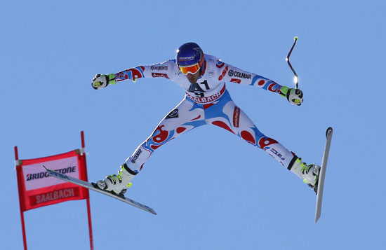 اللاعب الفرنسى Adrien Theaux يقدم استعراضا جويا خلال بطولة العالم للتزلج على الجليد للرجال فى النمسا  -اليوم السابع -12 -2015