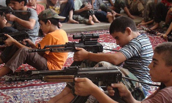 صورة نشرها التنظيم فى وقت سابق لأطفال يتدربون على السلاح -اليوم السابع -12 -2015