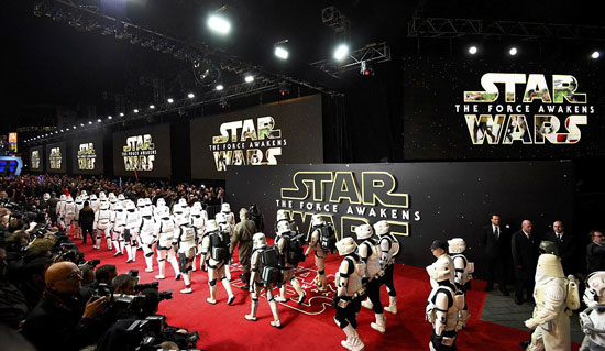 الجمهور يستقبل صناع فيلم Star Wars -اليوم السابع -12 -2015
