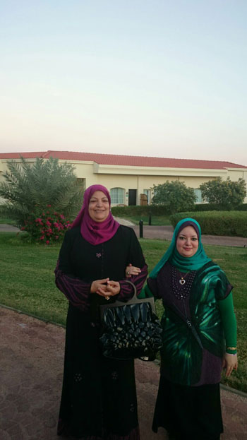  النائبة نشوى حسين هاشم مع والدتها -اليوم السابع -12 -2015