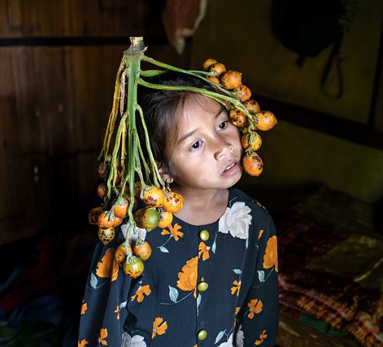 صورة لإحدى الفتيات من القرية  -اليوم السابع -12 -2015