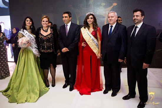  ملكة الجمال خلود عز والسيدة أمل رزق مع بعض أعضاء هيئة التحكيم  -اليوم السابع -12 -2015