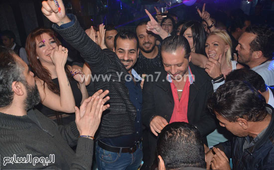 جمال شوقى خلال الاحتفال وسط الأصدقاء -اليوم السابع -12 -2015