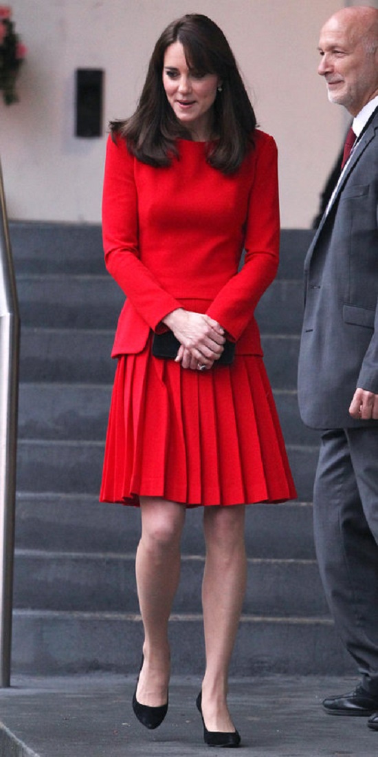 فستان من اللون الأحمر  -اليوم السابع -12 -2015