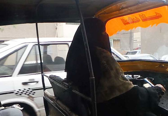 أم محمد سائقة التوك توك -اليوم السابع -12 -2015