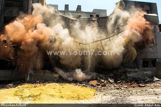 لحظة انهيار إحدى المبانى التابعة لمبنى الحزب الوطنى بعد قرار إزالته - تصوير: ليالى عبد العزيز -اليوم السابع -12 -2015