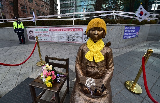 التمثال يدعم العلاقات اليابانية الكورية  -اليوم السابع -12 -2015