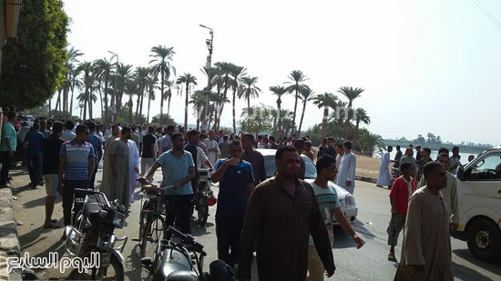 أهالى الكرنك فى تظاهرة احتجاجية على ضبط الأمن العشوائى لأبناء المنطقة -اليوم السابع -12 -2015