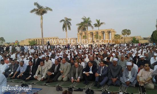 قيادات المحافظة فى صلاة عيد الفطر بساحة أبو الحجاج أمام معبد الأقصر -اليوم السابع -12 -2015