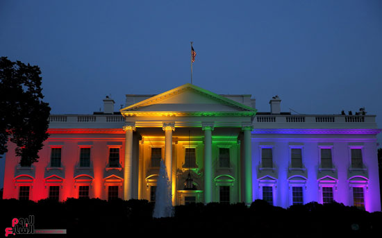  البيت الأبيض يضىء بأضواء قوس قزح بعد حكم المحكمة العليا بإطفاء الشرعية على زواج المثليين فى أمريكا  -اليوم السابع -12 -2015
