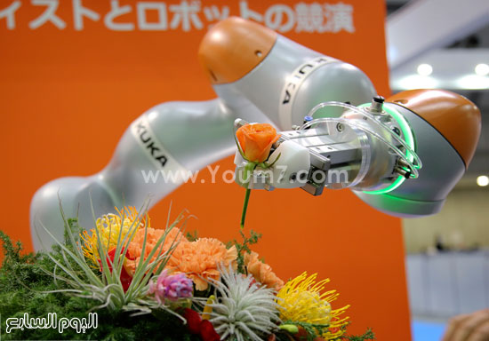 أزرع روبوتية تقطف الأزهار  -اليوم السابع -12 -2015