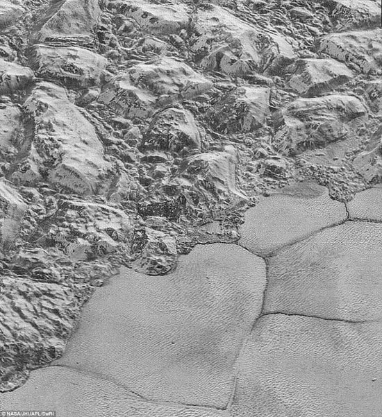 سطح كوكب بلوتو  -اليوم السابع -12 -2015