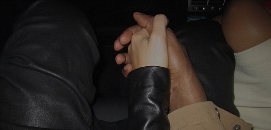 صورة للزوجان يديهما متشابكة  -اليوم السابع -12 -2015