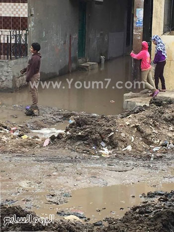 غرق شوارع البرادعه بالصرف الصحى (5)