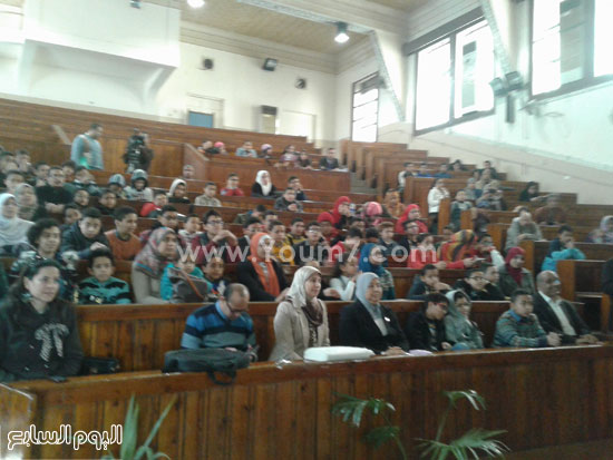 نائب رئيس جامعة القاهرة يسلم شهادات المرحلة الثانية للمشاركين بجامعة الطفل (2)