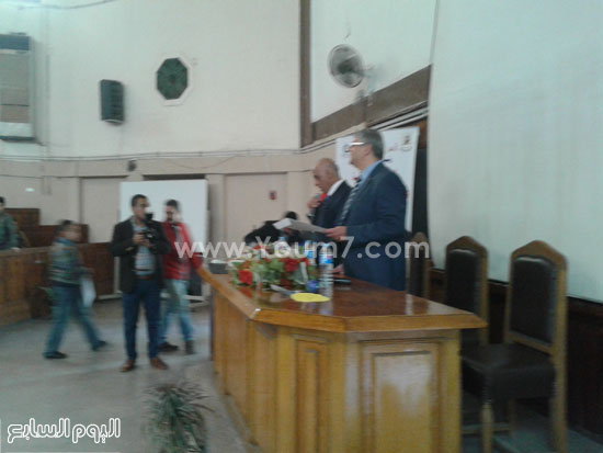 نائب رئيس جامعة القاهرة يسلم شهادات المرحلة الثانية للمشاركين بجامعة الطفل (3)