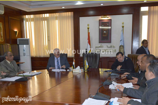  اجتماع اللواء عادل مهران سكرتير عام محافظة الاقصر، ووكيل وزارة التربية والتعليم (1)