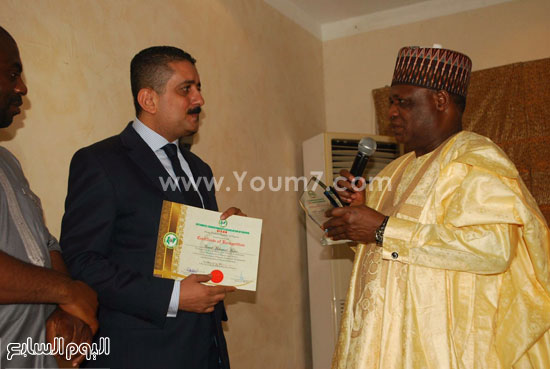 أحمد ماهر يتسلم جائزة الدبلوماسى الأكثر تعاونا مع الإعلام النيجيرى (4)