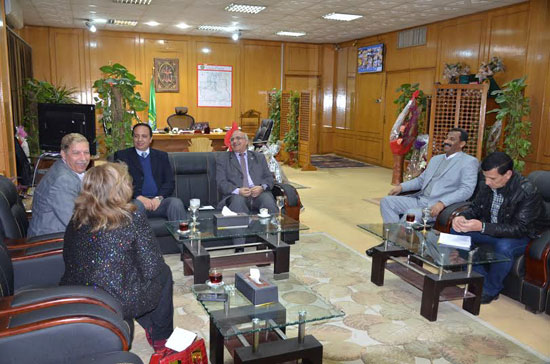 اجتماع محافظ الاسماعيلية (2)