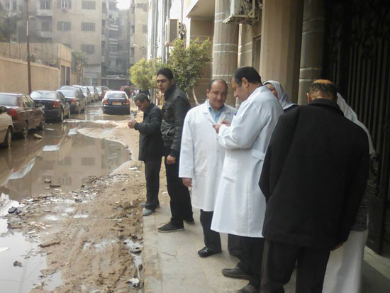 مستشفى المبرة تحاصرها مياه الصرف والأمطار بالغربية (4)