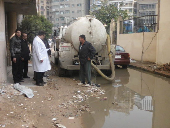 مستشفى المبرة تحاصرها مياه الصرف والأمطار بالغربية (5)
