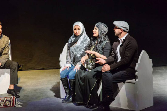 مسرحية ميتين اهلى، المخرج محمد اسامة، مسرح الهوسابير، مسرح روابط، كلية الفنون التطبيقية (2)