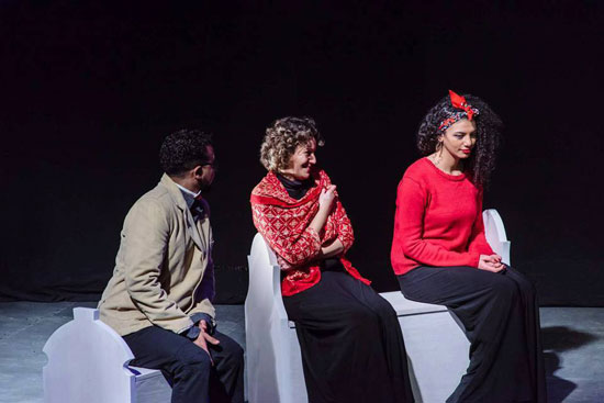 مسرحية ميتين اهلى، المخرج محمد اسامة، مسرح الهوسابير، مسرح روابط، كلية الفنون التطبيقية (3)