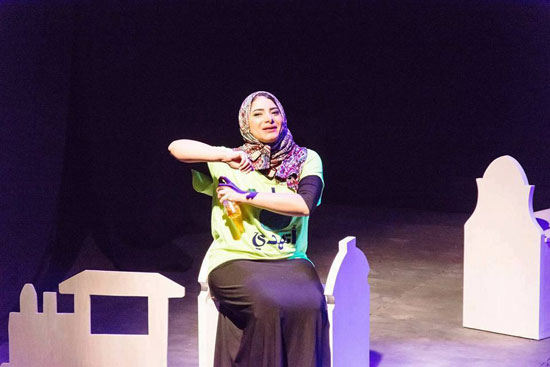 مسرحية ميتين اهلى، المخرج محمد اسامة، مسرح الهوسابير، مسرح روابط، كلية الفنون التطبيقية (4)