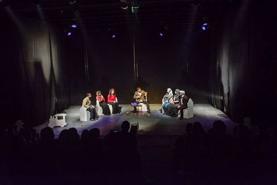 مسرحية ميتين اهلى، المخرج محمد اسامة، مسرح الهوسابير، مسرح روابط، كلية الفنون التطبيقية (5)