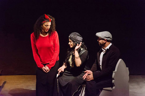مسرحية ميتين اهلى، المخرج محمد اسامة، مسرح الهوسابير، مسرح روابط، كلية الفنون التطبيقية (6)
