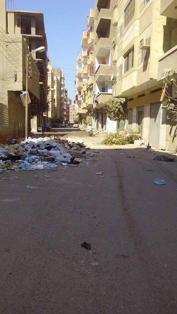 انتشار القمامة بأحد شوارع مدينة سوهاج (2)