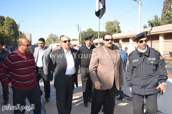 محافظ الإسماعيلية يشهد إعادة افتتاح شارع عمر بن الخطاب (6)