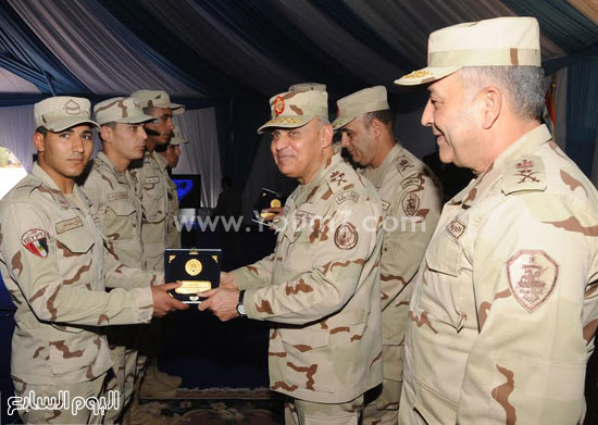 وزير الدفاع  القوات المسلحة  الجيش تنمية سيناء  الفريق اول صدقى صبحى الجيش الثالث رئيس الاركان المصرية (1)