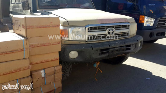 أمن سيوة يضبط سيارة محملة بـ 18 ألف علبة سجائر مهربة عبر الحدود (2)