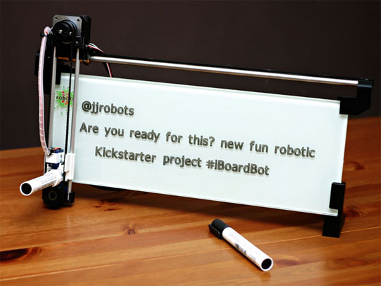 روبوت جديد يمكنه الكتابة والرسم (1)
