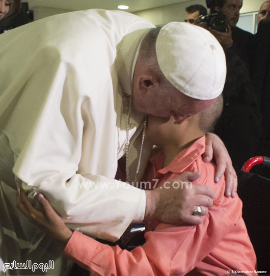 بابا-الفاتيكان-يزور-مستشفى-سرطان-للأطفال-خلال-تواجده-بالمكسيك-(18)