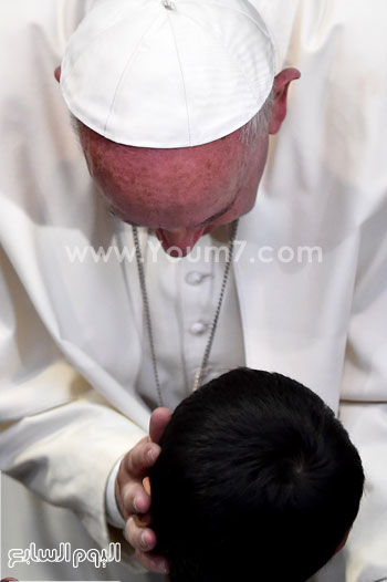 بابا-الفاتيكان-يزور-مستشفى-سرطان-للأطفال-خلال-تواجده-بالمكسيك-(3)