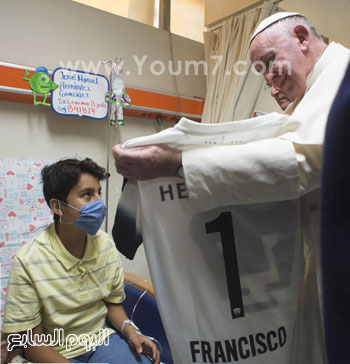 بابا-الفاتيكان-يزور-مستشفى-سرطان-للأطفال-خلال-تواجده-بالمكسيك-(15)